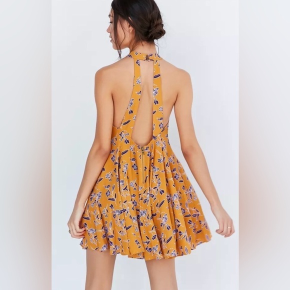 URBAN OUTFITTERS Kimchi Blue Tropi Mock Neck Floral Mini Dress Open Back Medium - Picture 2 of 14